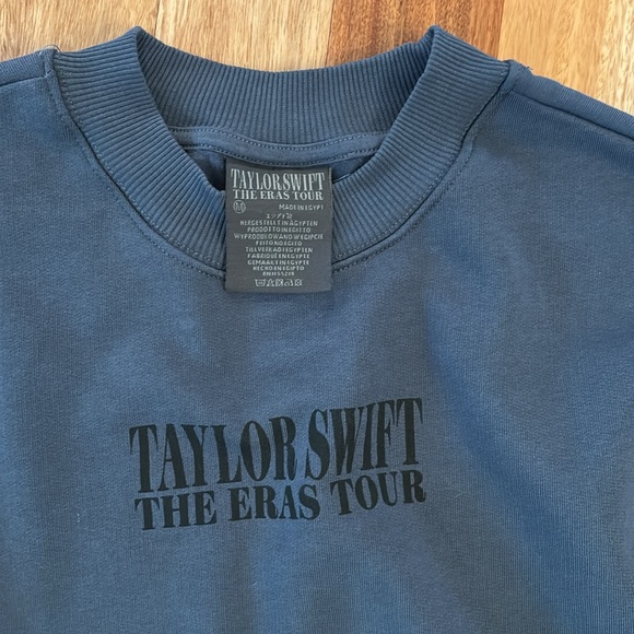 Taylor Swift The Eras Tour Women’s Authentic blue sweatshirt - Picture 3 of 4